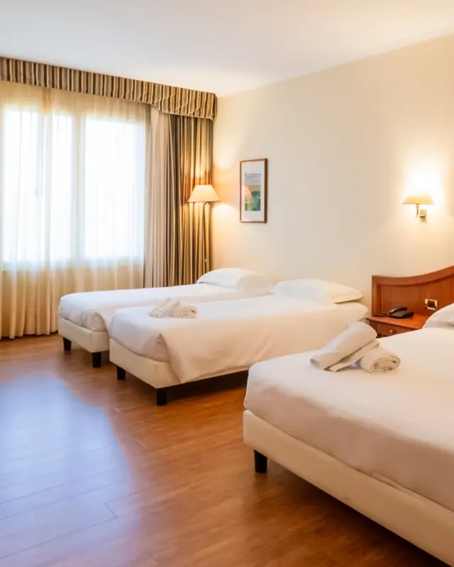 Soggiorna nelle nostre camere confortevoli e accoglienti, 𝐩𝐞𝐫𝐟𝐞𝐭𝐭𝐞 𝐩𝐞𝐫 𝐮𝐧𝐚 𝐯𝐚𝐜𝐚𝐧𝐳𝐚 𝐫𝐢𝐥𝐚𝐬𝐬𝐚𝐧𝐭𝐞 𝐨 𝐮𝐧 𝐯𝐢𝐚𝐠𝐠𝐢𝐨 𝐝𝐢 𝐥𝐚𝐯𝐨𝐫𝐨 𝐧𝐞𝐥 𝐜𝐮𝐨𝐫𝐞 𝐝𝐢 𝐌𝐚𝐫𝐬𝐚𝐥𝐚. ☀️

Wi-Fi gratuito, spazi luminosi e tutto il comfort di cui hai bisogno per sentirti a casa.

🌅𝐏𝐫𝐞𝐧𝐨𝐭𝐚 𝐨𝐫𝐚 𝐞 𝐯𝐢𝐯𝐢 𝐥𝐚 𝐭𝐮𝐚 𝐞𝐬𝐩𝐞𝐫𝐢𝐞𝐧𝐳𝐚!

𝘝𝘪𝘢 𝘕𝘪𝘯𝘰 𝘉𝘪𝘹𝘪𝘰, 𝟣 𝘔𝘢𝘳𝘴𝘢𝘭𝘢 (𝘛𝘗)
𝟢𝟫𝟤𝟥 𝟫𝟫𝟫𝟥𝟥𝟥

#HotelPresident #marsala #MarsalaExperience #BusinessHotel #SicilyTravel #PiscinaeSolarium #MarsalaWeekend