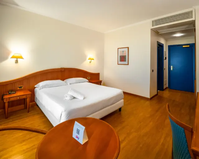 Spaziose, funzionali e accoglienti: le nostre camere sono ideali per il viaggio che cerchi.☀️

𝐏𝐫𝐞𝐧𝐨𝐭𝐚 𝐩𝐞𝐫 𝐢𝐥 𝐭𝐮𝐨 𝐠𝐫𝐮𝐩𝐩𝐨 su www.presidentmarsala.it

#HotelPresident #marsala #MarsalaExperience #BusinessHotel #SicilyTravel #PiscinaeSolarium #MarsalaWeekend